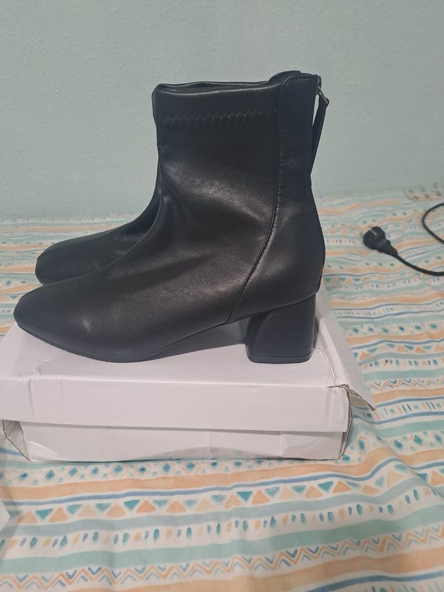 Stivaletti neri da donna