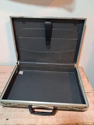 Maletín vintage negro y plata