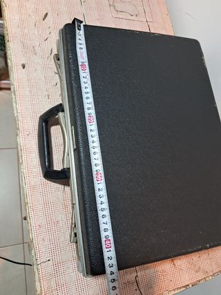 Maletín vintage negro y plata
