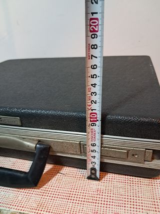 Maletín vintage negro y plata