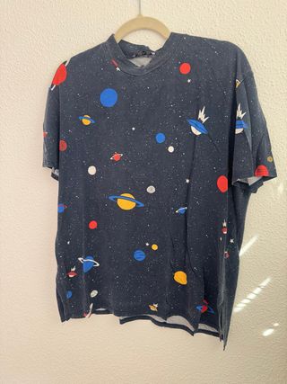 Camiseta Zara planetas