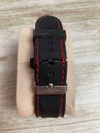Reloj Neptune negro y rojo