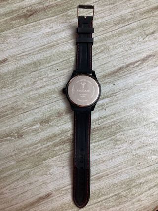 Reloj Neptune negro y rojo