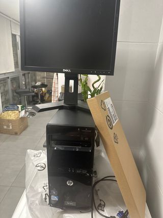 Ordenador HP Pro 3400: monitor Dell y teclado 