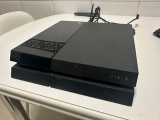 PS4 (PlayStation 4) negra + 2 mandos +GTA V