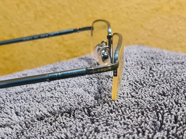 Montatura occhiali Vogue (pulita a ultrasuoni)