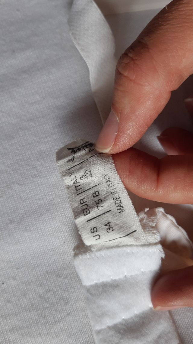 Reggiseni e calzoncini intimi bianchi