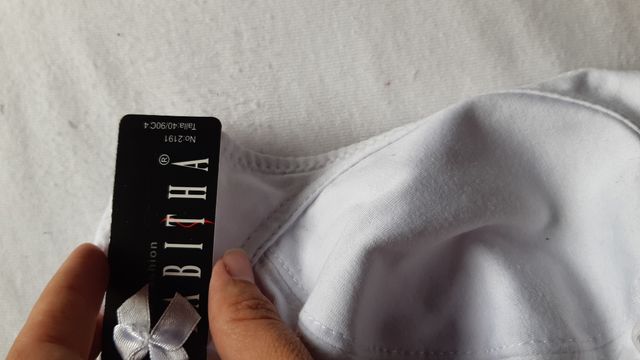 Reggiseni e calzoncini intimi bianchi