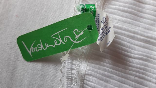 Reggiseni e calzoncini intimi bianchi