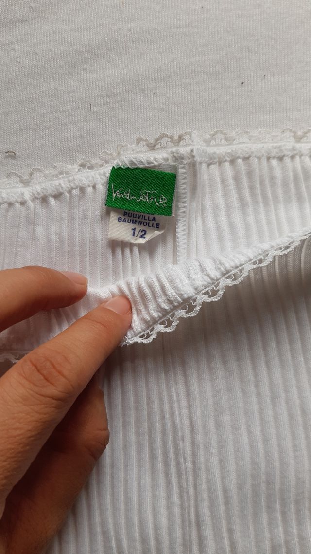 Reggiseni e calzoncini intimi bianchi