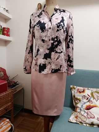 Conjunto blusa y falda rosa y negra se puede vende