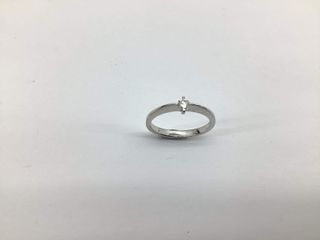 anillo oro 18k con piedra con diamante
