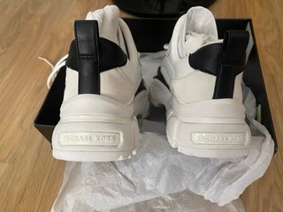 Zapatillas MICHAEL KORS blancas y negras