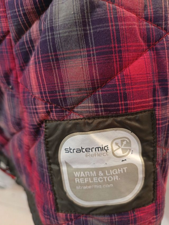 Abrigo Decathlon verde oliva con capucha