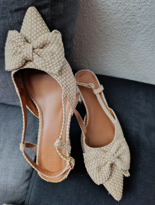 Zapatos COS beige tacón bajo