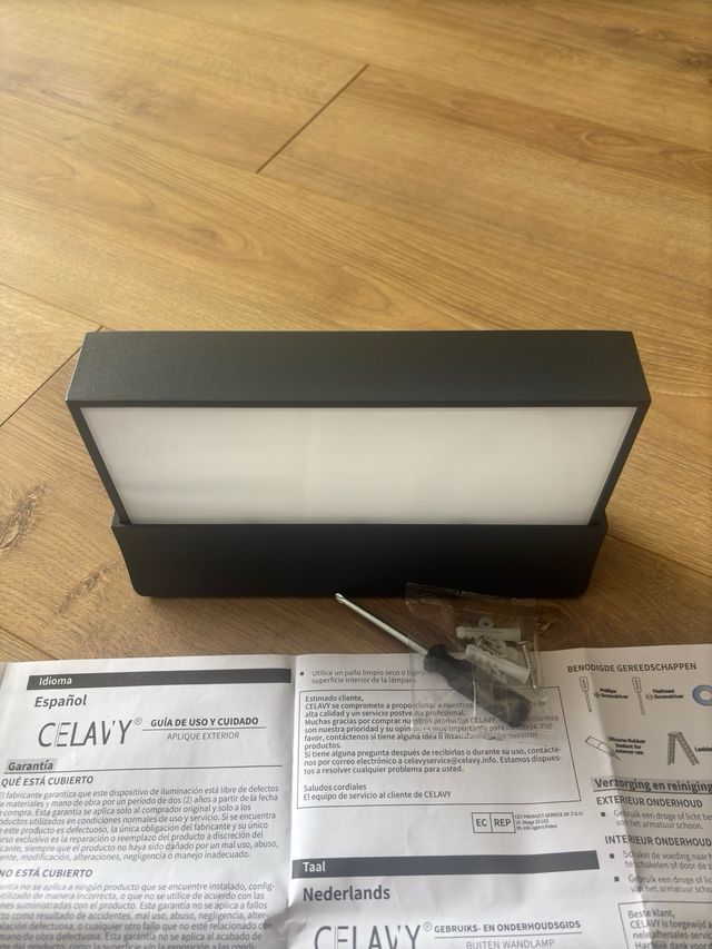 Lampada da parete LED CELAVY nera e argento