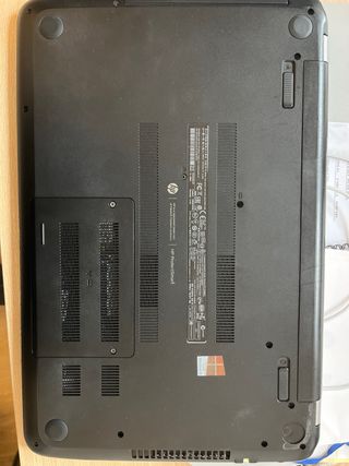 HP Pavilion 15: Portátil plateado y negro