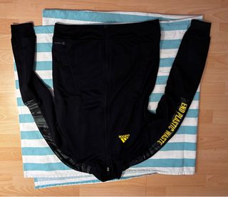 Chaqueta Adidas negra y amarilla