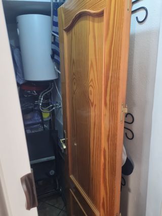 Puerta madera maciza con cerradura y 3 llaves