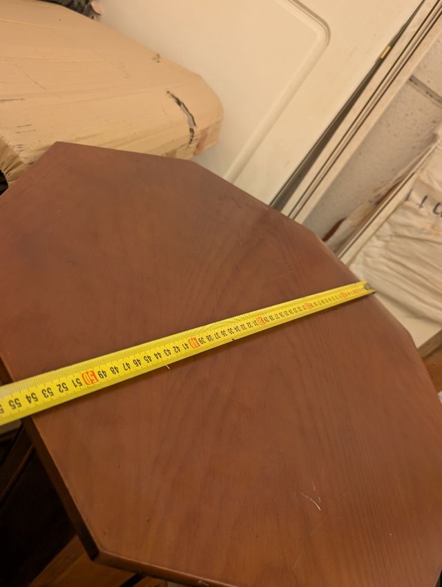 DOS 
Mesa pedestal madera marrón