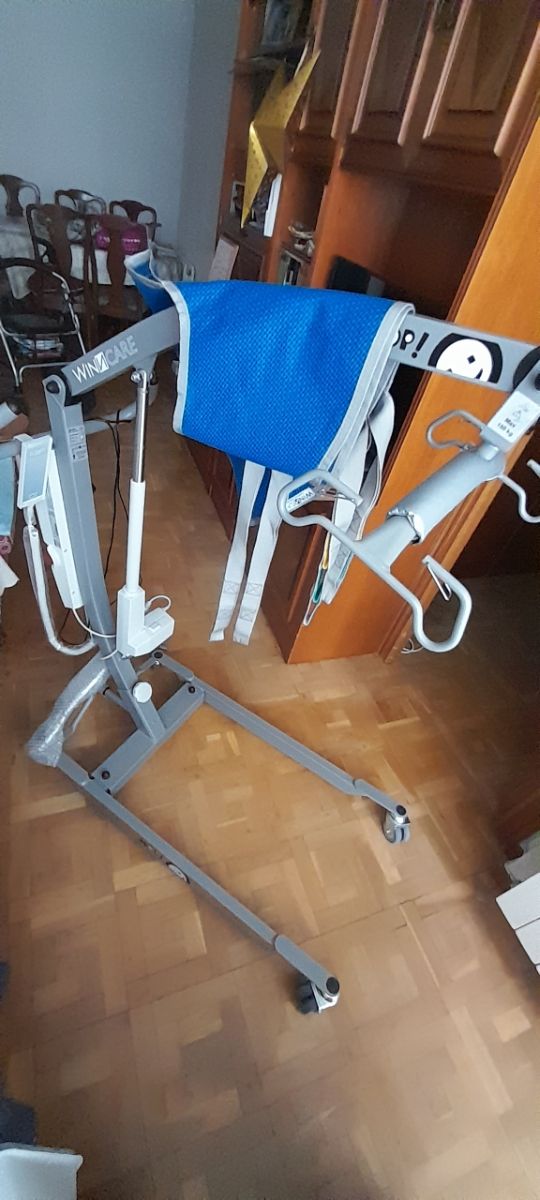 Grúa eléctrica hospitalaria. En garantia