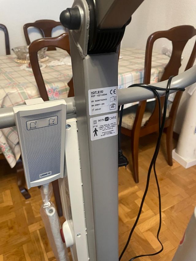 Grúa eléctrica hospitalaria. En garantia