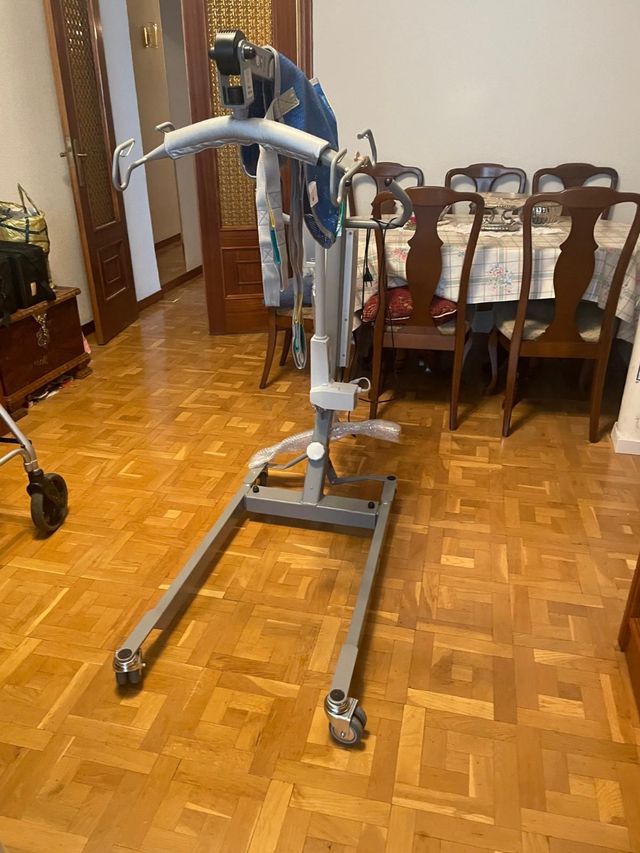 Grúa eléctrica hospitalaria. En garantia