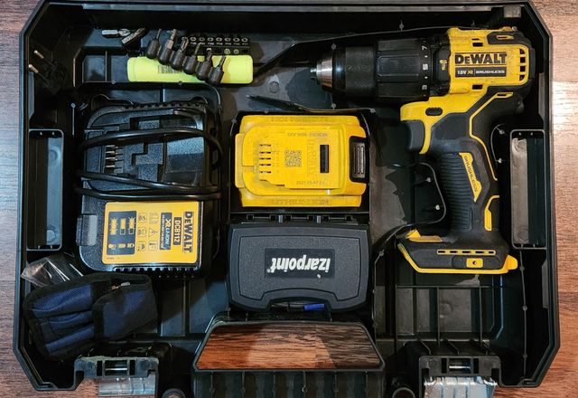 Dewalt taladro percutor 18V  DCD709D2T