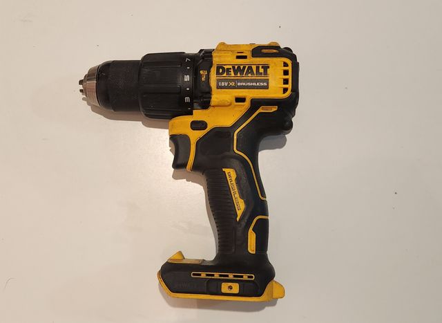 Dewalt taladro percutor 18V  DCD709D2T