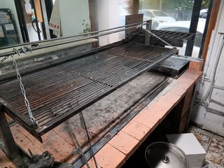 Barbecue a legna in metallo