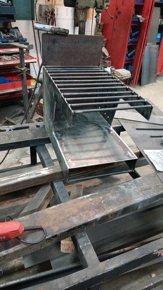 Barbecue a legna in metallo