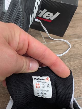 Zapatillas Bullpadel Vertex Grip 23V, número 43,5.