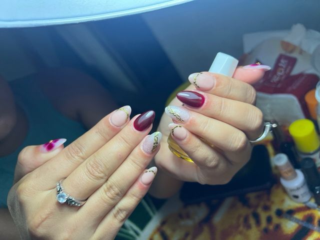 MANICURISTA PROFECIONAL 
