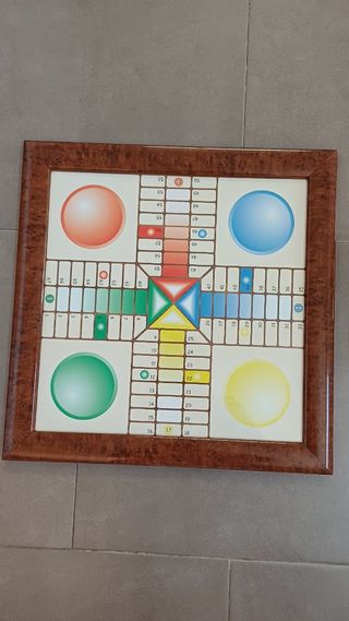 Parchís antiguo de madera