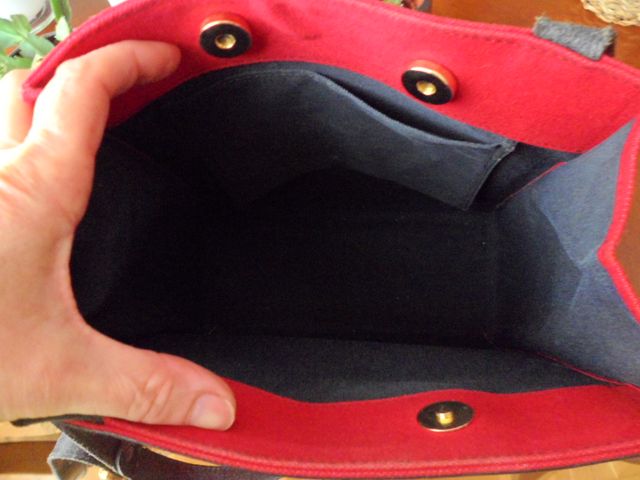 Bolso bandolera rojo y negro