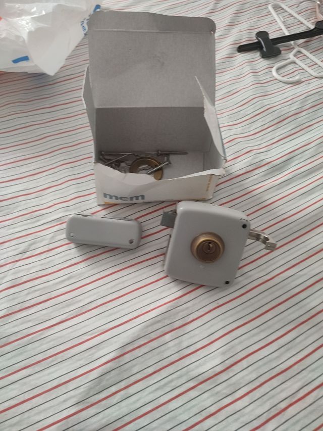 Cerradura puerta - mecanismo