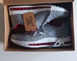 Zapatillas deportivas grises rojas