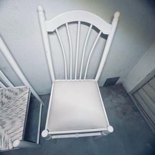 2 Sillas blancas-madera lacada