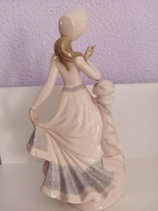 Figura porcelana mujer