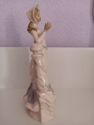 Figura porcelana mujer