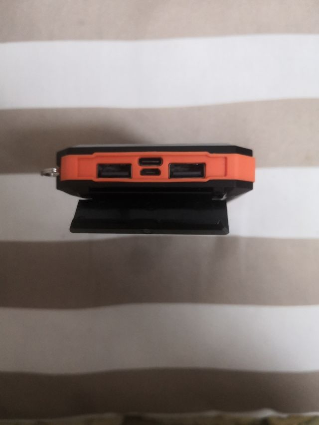 Power Bank Solar con Brújula