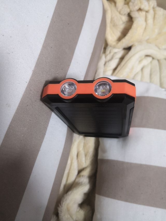 Power Bank Solar con Brújula