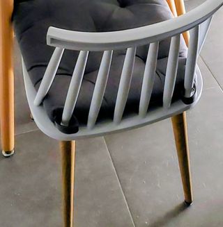 4 Sillas blancas "PRECIOSAS" de pvc y metal nuevas