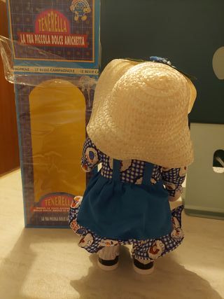 Tenerella bambola carrillon vintage anni '80
