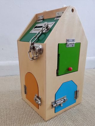 Casa de cerraduras de madera Small Foot