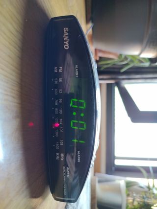 Radio despertador Sanyo - AM/FM