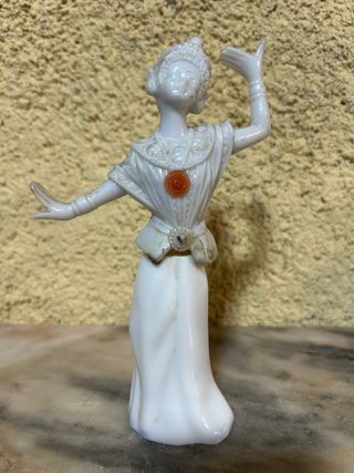 4 bottiglie di profumo opalino Avon antiche vuote