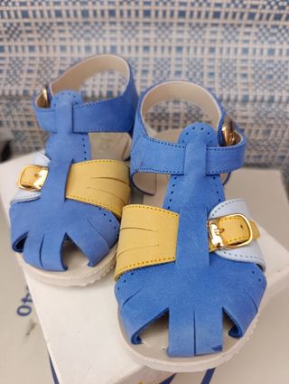 Sandalias número 24