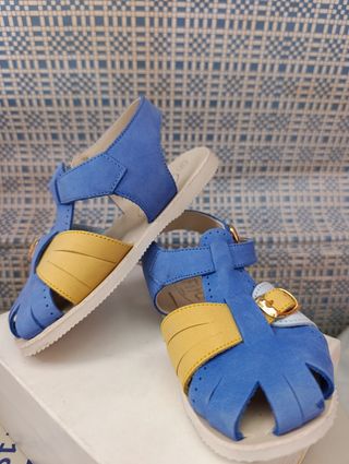 Sandalias número 24