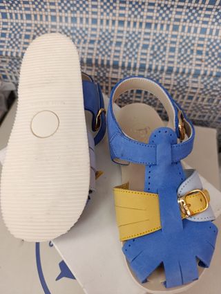 Sandalias número 24